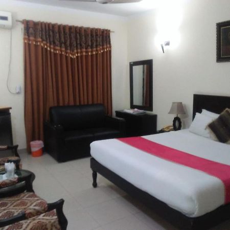 Tourist Inn Hotel Lahore Esterno foto