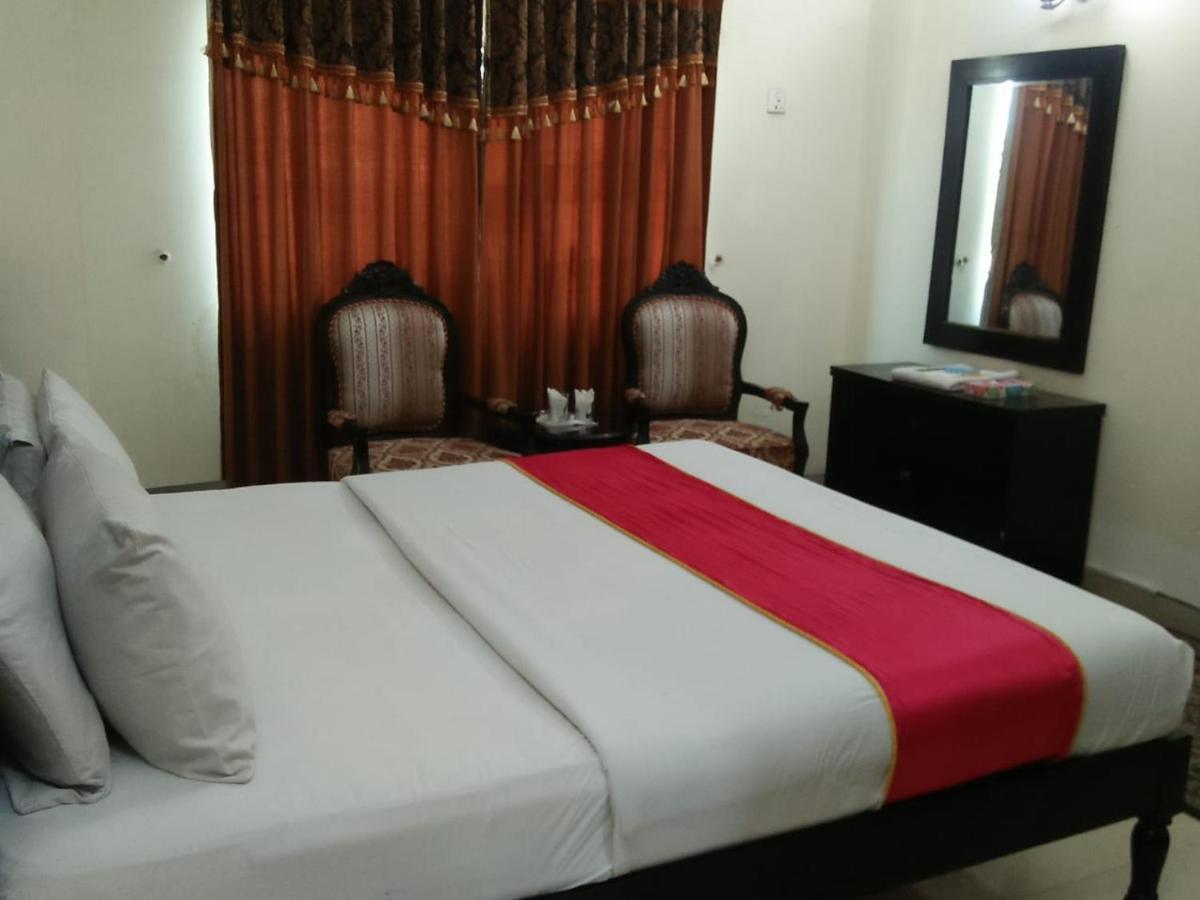 Tourist Inn Hotel Lahore Esterno foto
