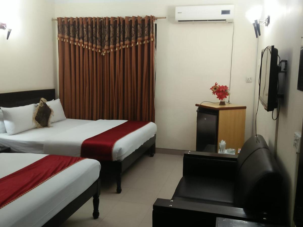 Tourist Inn Hotel Lahore Esterno foto