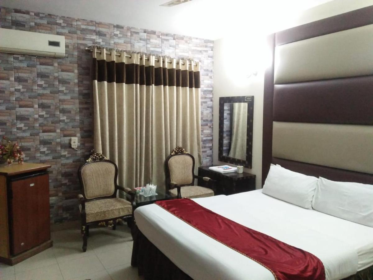 Tourist Inn Hotel Lahore Esterno foto