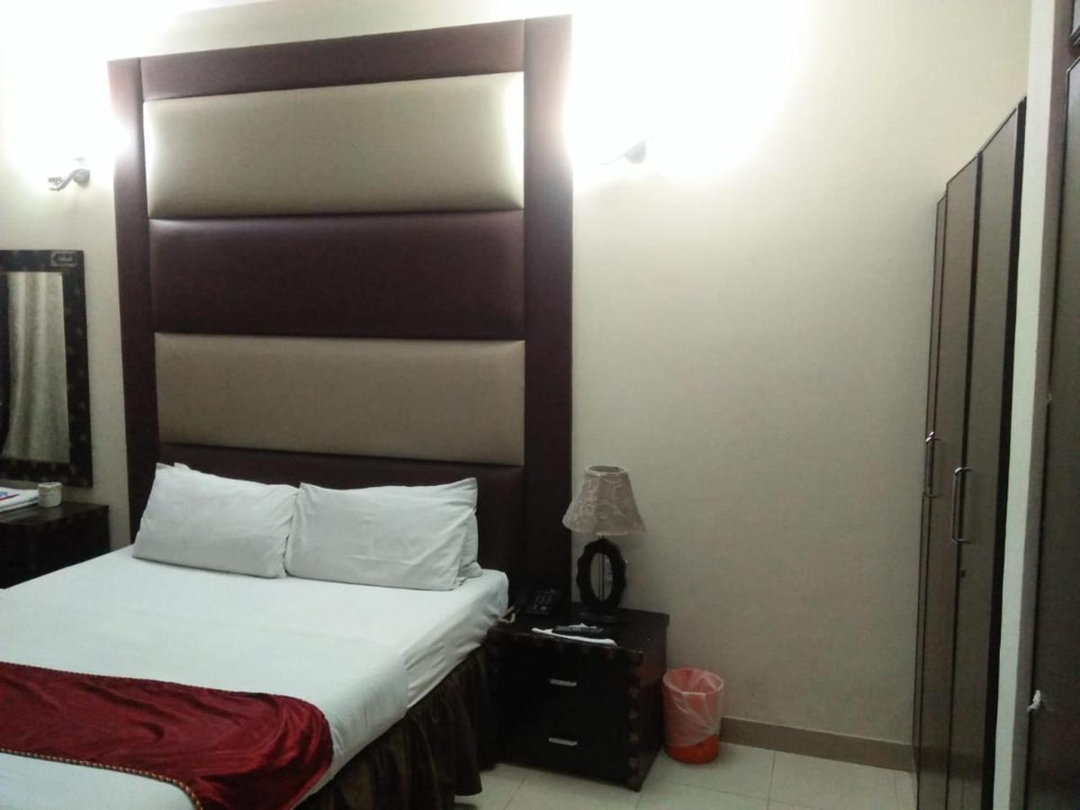 Tourist Inn Hotel Lahore Esterno foto