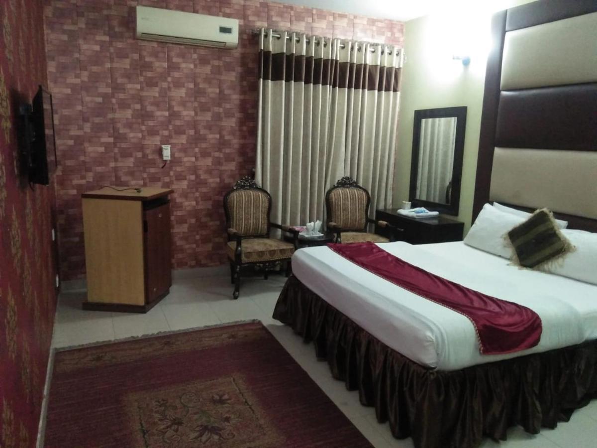 Tourist Inn Hotel Lahore Esterno foto