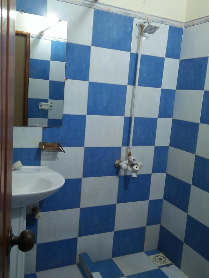 Tourist Inn Hotel Lahore Esterno foto