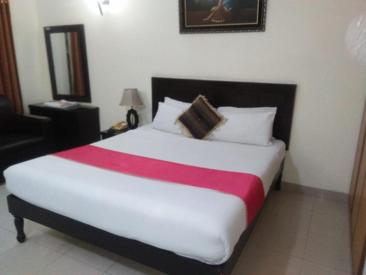 Tourist Inn Hotel Lahore Esterno foto