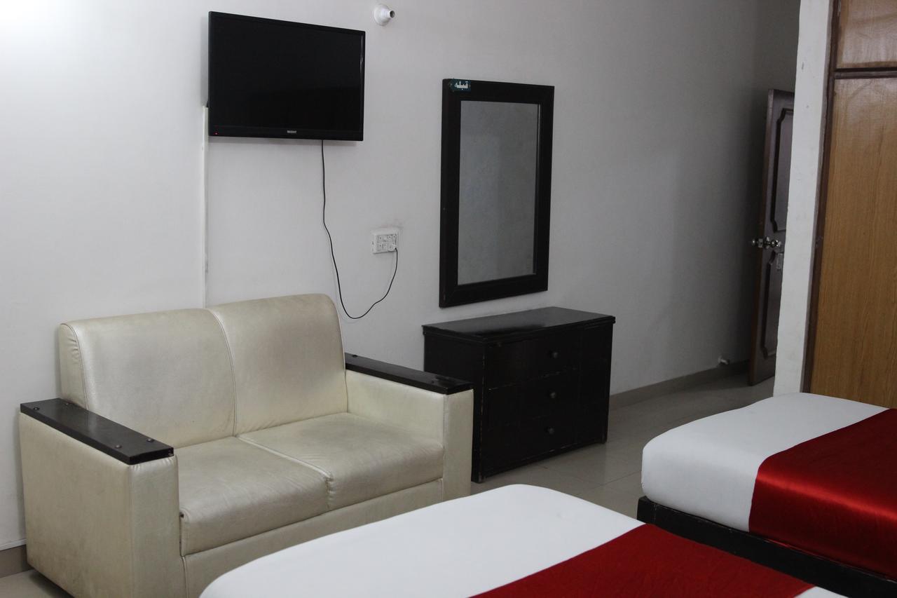 Tourist Inn Hotel Lahore Esterno foto