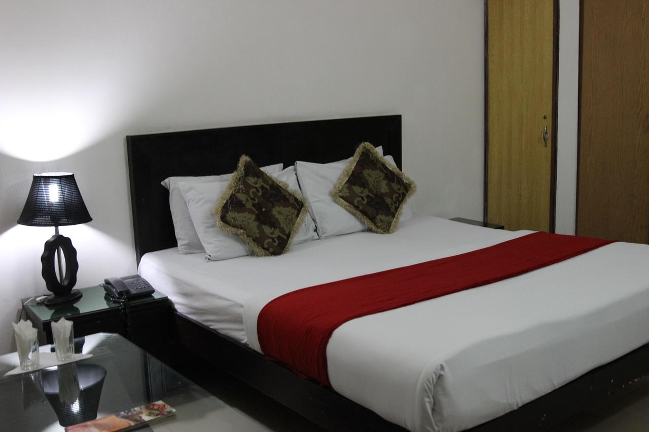 Tourist Inn Hotel Lahore Esterno foto