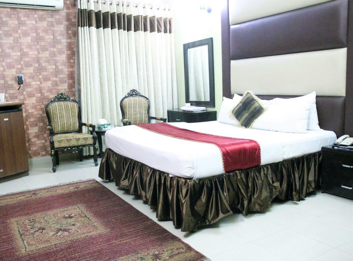 Tourist Inn Hotel Lahore Esterno foto